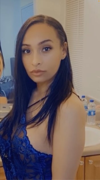 
Fun exotic brunette
