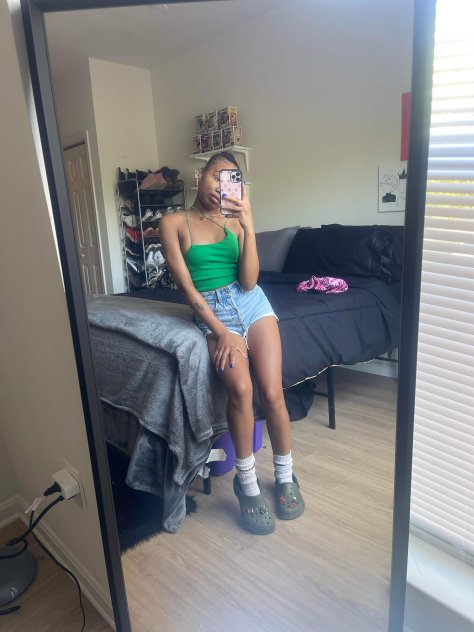 I’m available for both incall and outcall hmu if you need my services