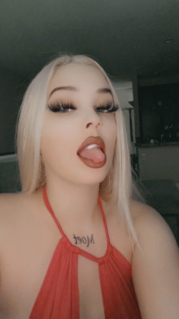 
HOT BLONDE BOMBSHELL🍭🩷 3609976917
