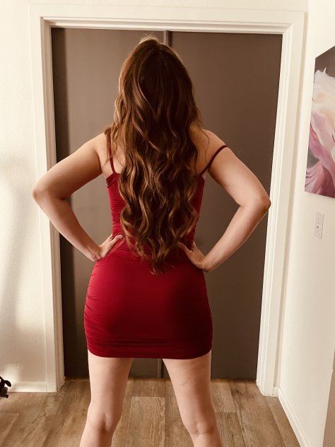 Bombshell 34DD Adriana with hourglass curves well reviewed