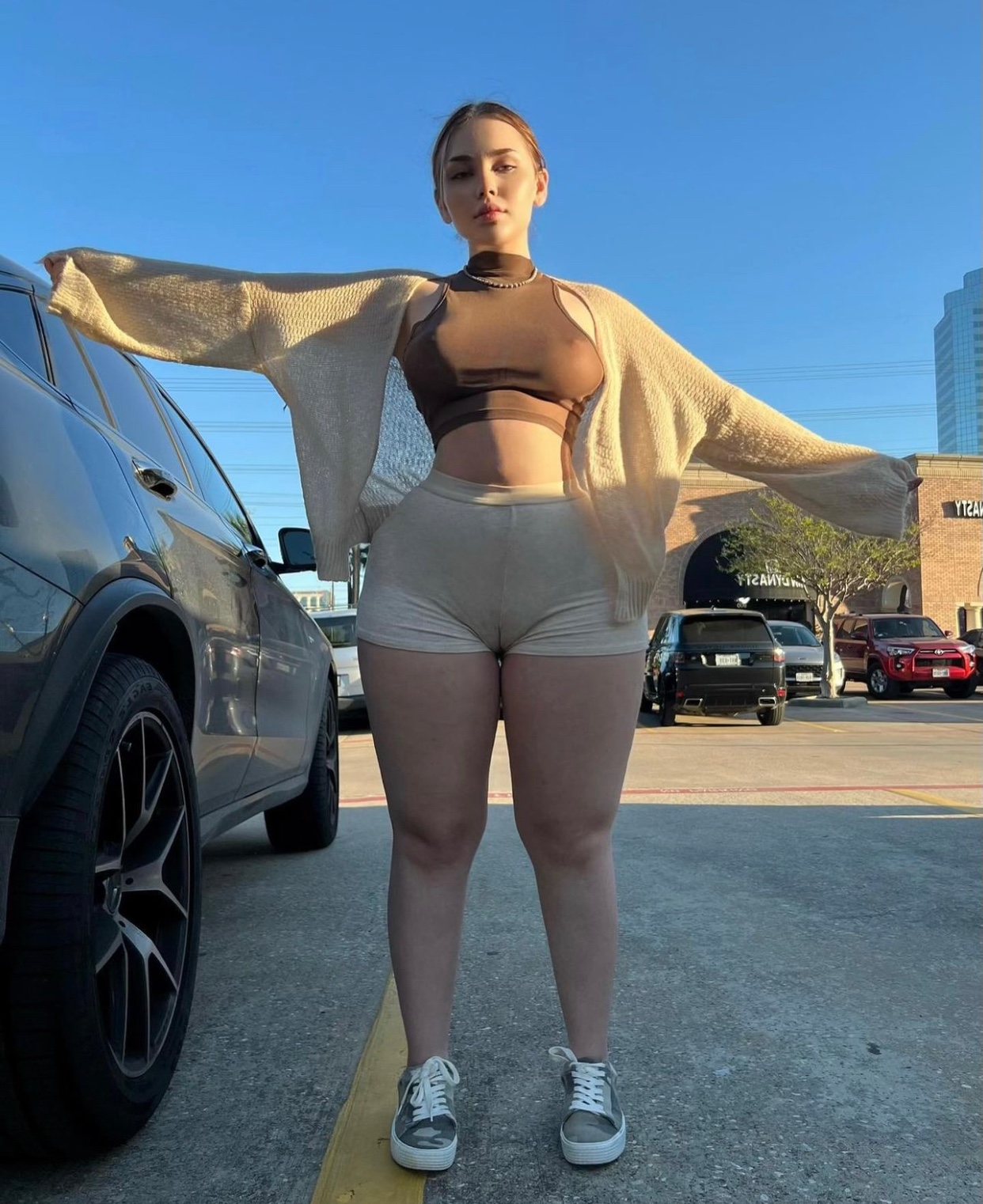 i'm a 24 y/o, who is sooo horny and down for exquisite fun 👅