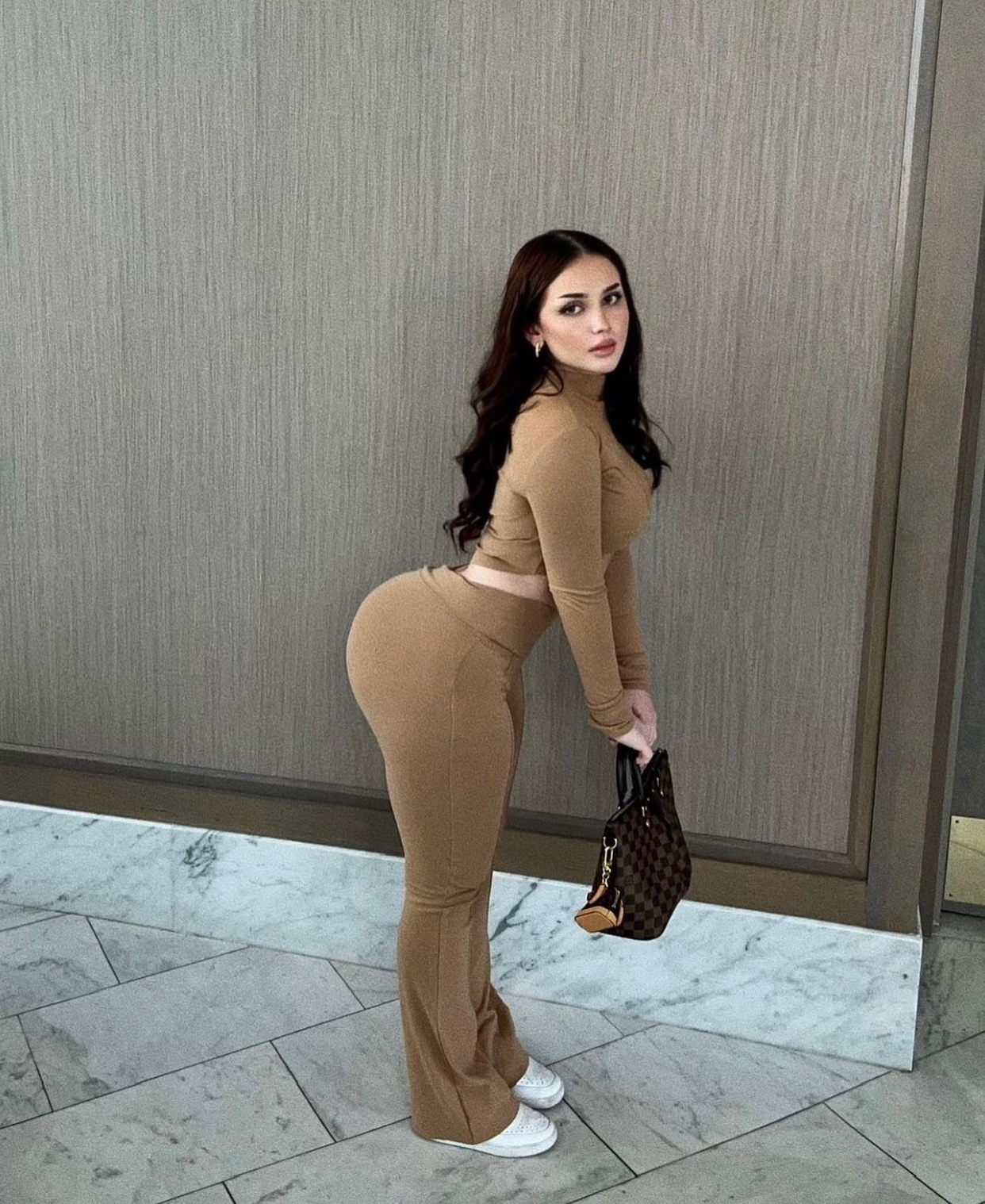 i'm a 24 y/o, who is sooo horny and down for exquisite fun 👅