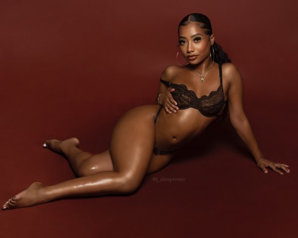 Sexy, Sweet, and Petite💋🍭