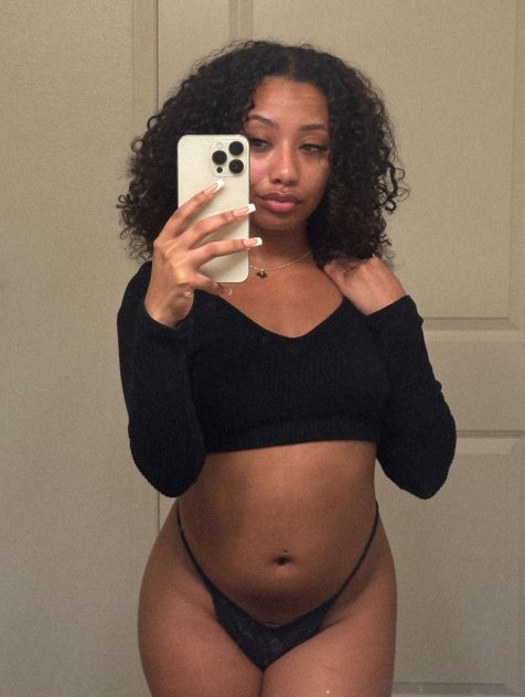 Sexy, Sweet, and Petite💋🍭