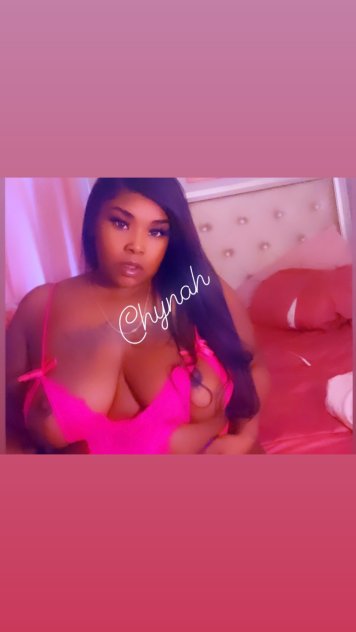 busty freak w a phat booty cum n enjoy this sloppy deep throat