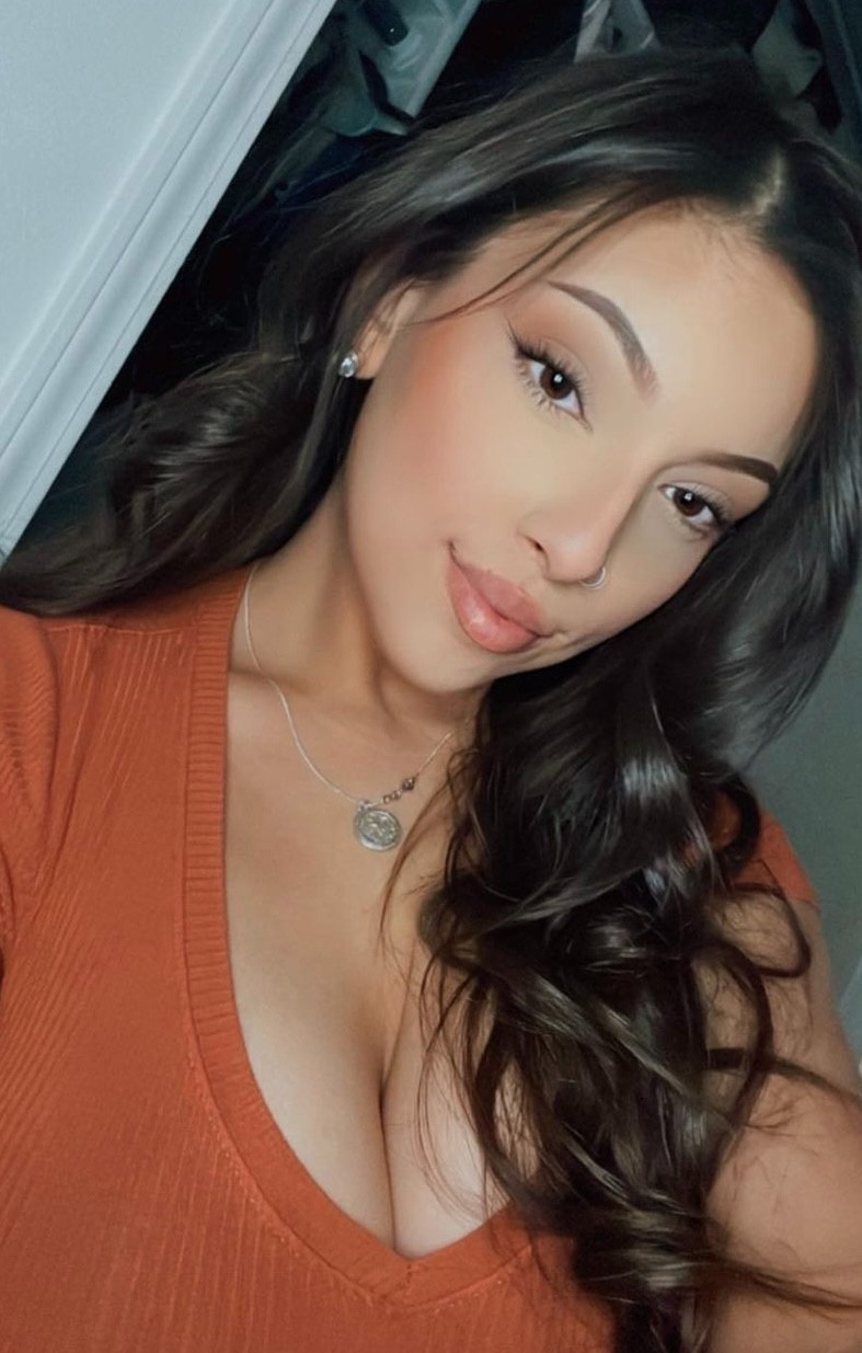 Enjoy some time with a fun bombshell! 🤩💟💘