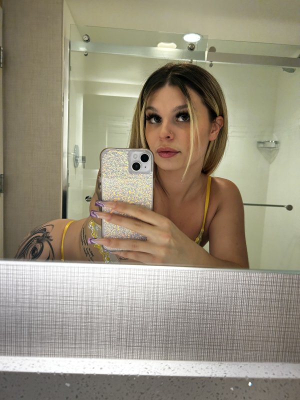 Beautiful blonde Upscale Experience