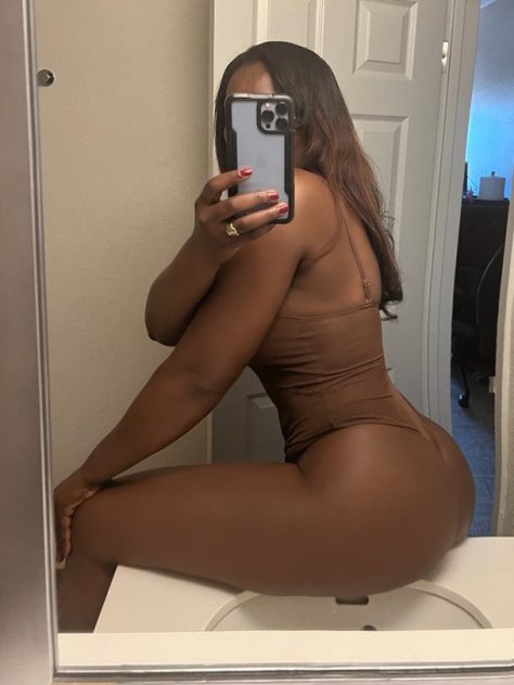 Sexy latina available incall