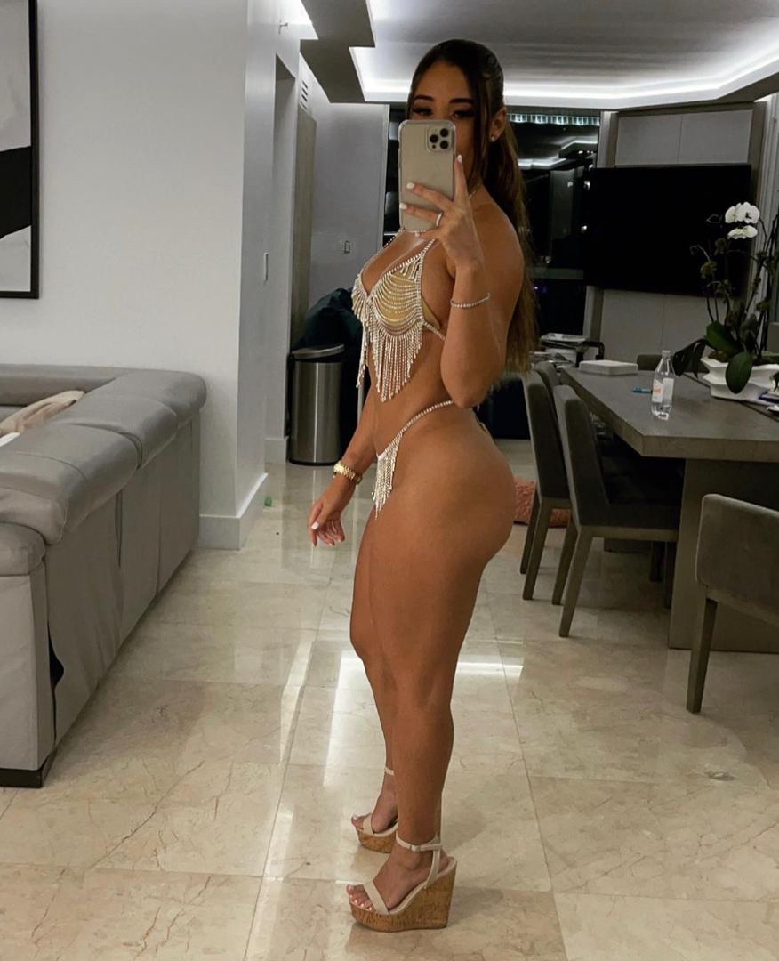 Am a professional female escort available for hookup