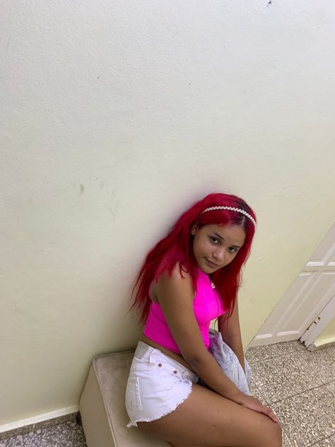 Very hot and exotic skinny girl ready to get your milk 🍼 with a discr