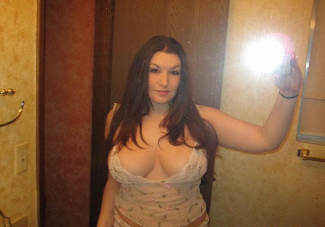 I’m hot and available for hookup I offer full satisfaction.