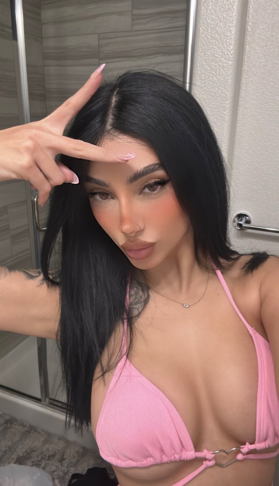 WHERE ARE THE BAD BOYS AT ? LETS HAVE A GOOD TIME! 💋