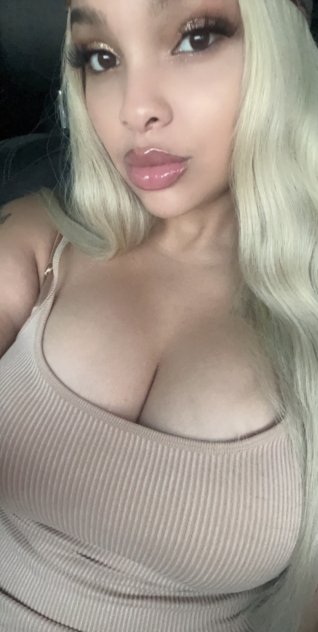 Leah <3 Ask about my sexy girlfriend !! No AA