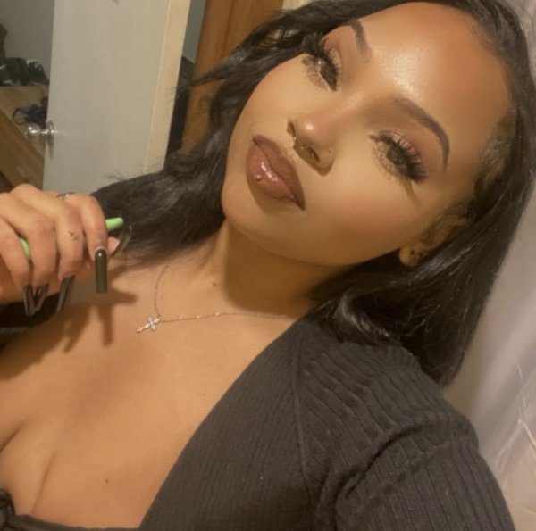 Let me show you a good time while I’m in town 💋