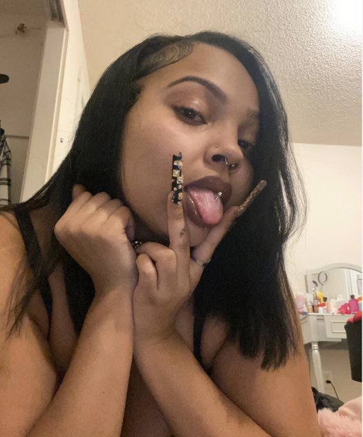 Let me show you a good time while I’m in town 💋