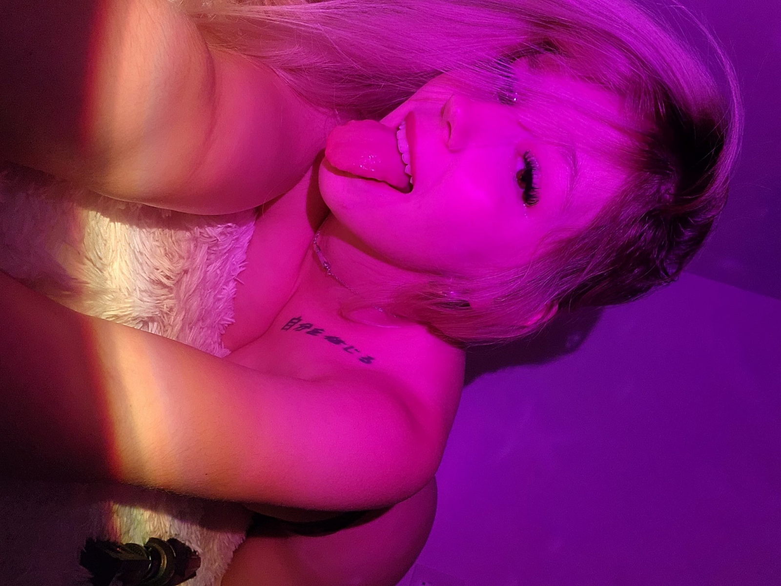Hi!! I provide all kinds of massage and bodyrubs with happyending.Incall and out