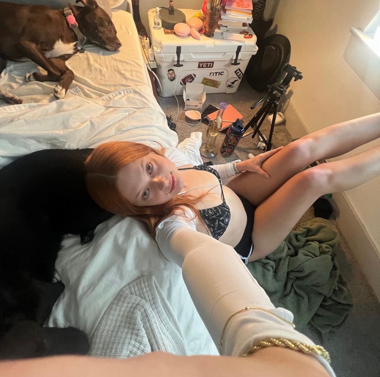 I’m down to chill, Ready and seeking discreet no strings attached
