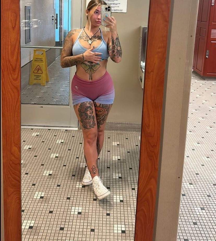 HOOK UP AVAILABLE 🍑