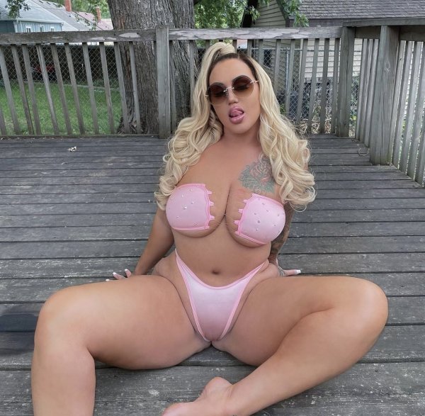 Curvy Blonde baby