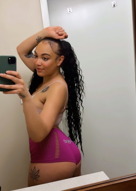 California Hottie in town for some fun 🤩 💗 👅