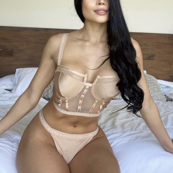 Sexy, Fit and beautiful Spain girl🌹❤️