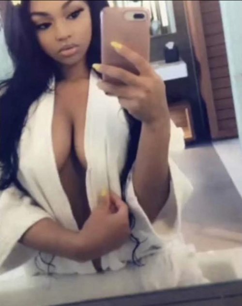 Exotic petite hottie looking for a companion 💋