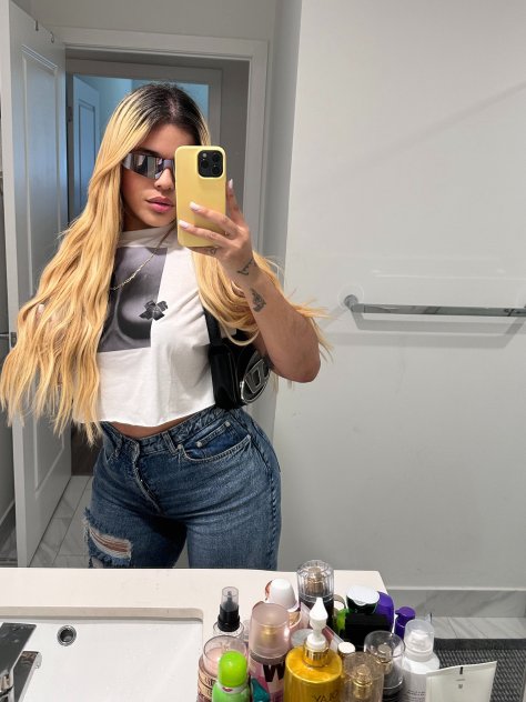 Chica latina disponible 24/7