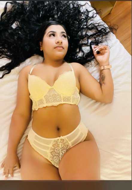 Latina Caliente Nueva en la Ciudad