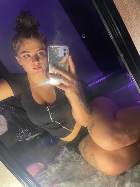 Scarlet the sexy goddess and the naught girl next door. Come & use me.