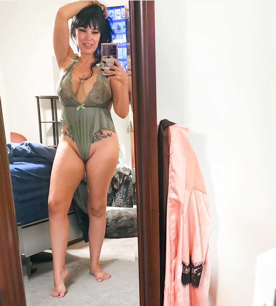 Hi, I'm sexy a mature woman, delicate passionate,very tasty, available