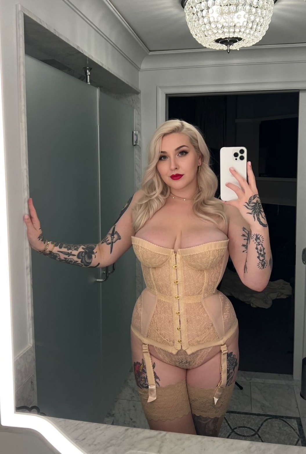 I’m available for hookup: Snapchat👻: Nau-nay