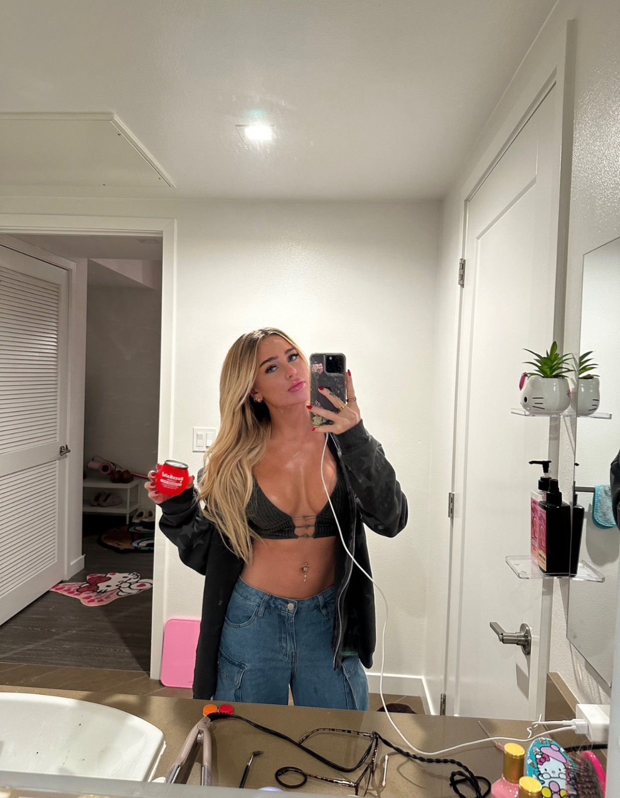 Sweet 🍑🍯 juicy 🥰 hot , Clean & soft Pussy. I’m available for both Incall and outcall