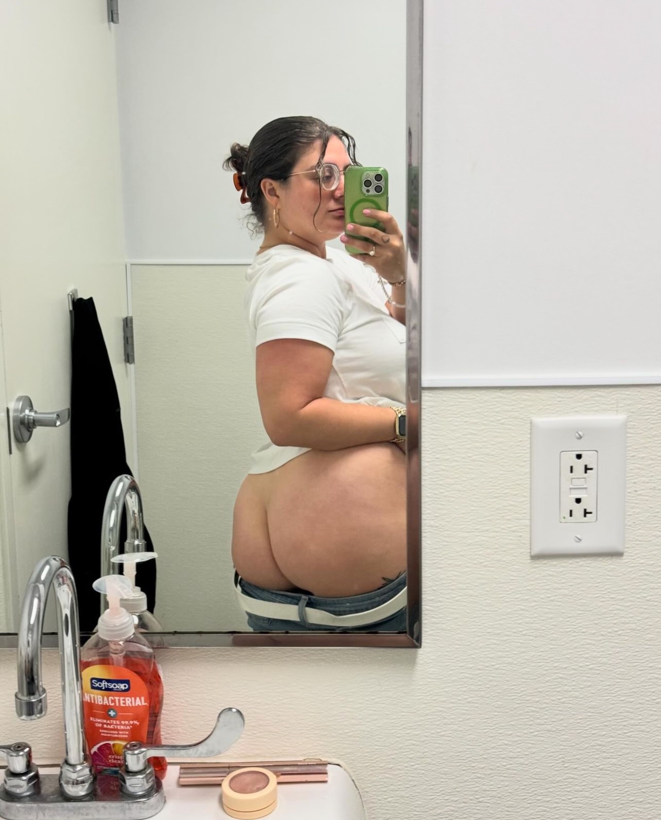 Wet 💦 Fetish Friendly 🍑 Independent 👅 Party favours 😝📞 +1 (608) 421-9319 hmu 🤙 on telegram…@Je
