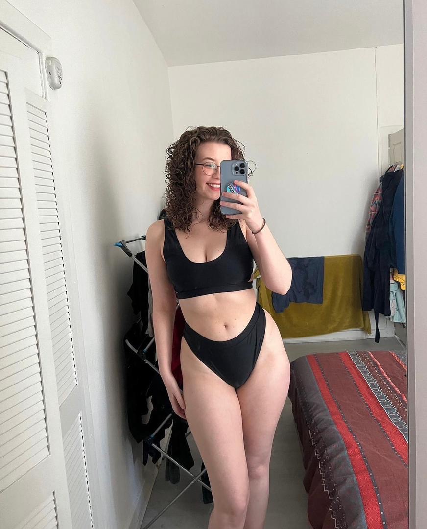 Hey daddy, wanna fuck? Hit me up now! Text: +1 256-646-3543