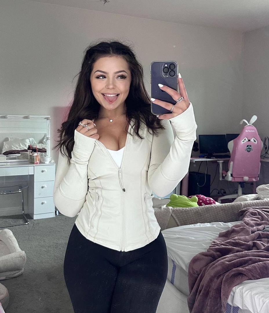 I’m available and down for hookup and good sex 💦🍑🍆👅