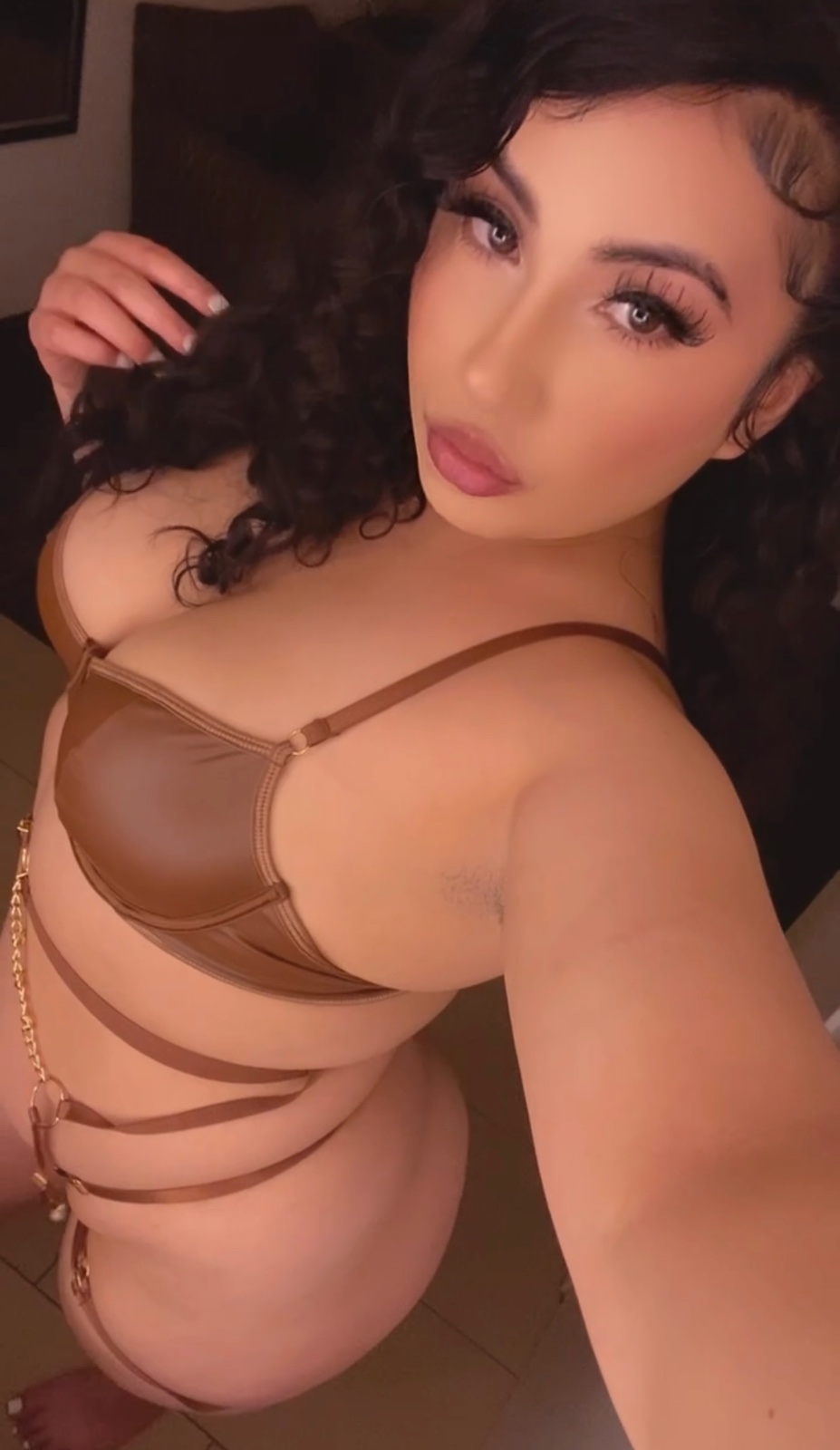 Sexy Latina bombshell Kayla Kreme 👑💸💕
