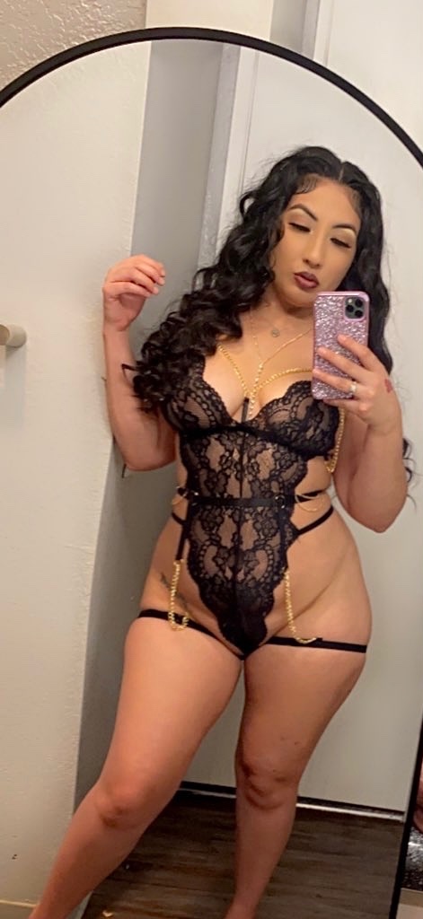 Sexy Latina bombshell Kayla Kreme 👑💸💕