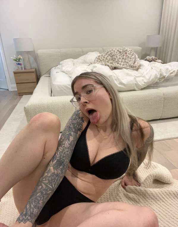 Hook 🍑 Up 💦 Fun 🍆 Text me +1(319)-981-1736