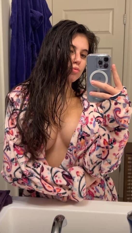 AVAILABLE FOR HOOKUPS 😻 AND HOT 🥵🥶 FUCK 🍑🍑