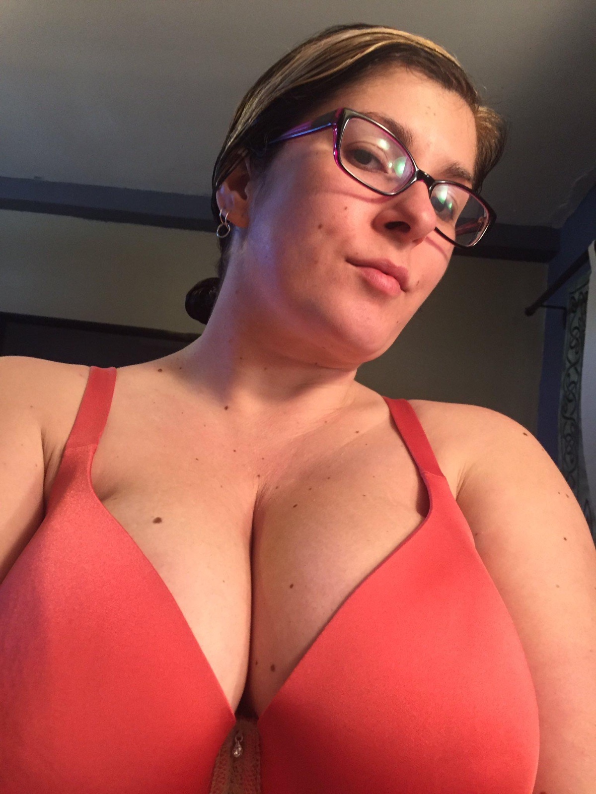 Hot and very bad bitch available