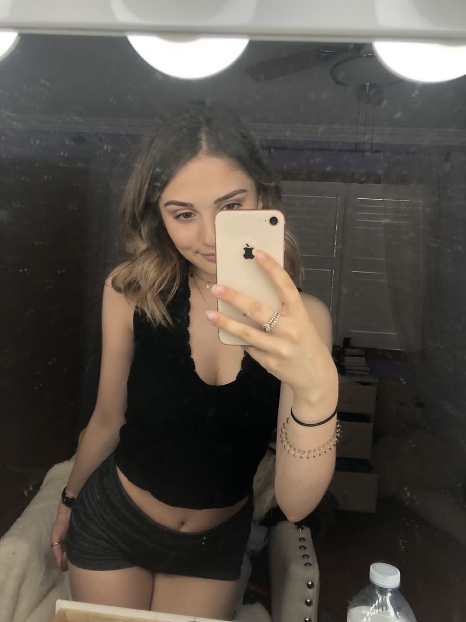 Hey lovebirds! I am Sophie, your massage and fun therapist 💋HMU on snapchat:Babysophiexo26❤️