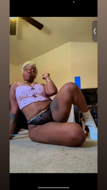 Chocolate Goddess big booyyty SLUT 🎊Party Girl