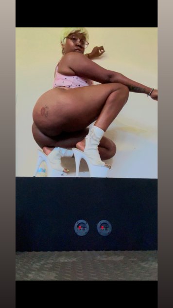 Chocolate Goddess big booyyty SLUT 🎊Party Girl