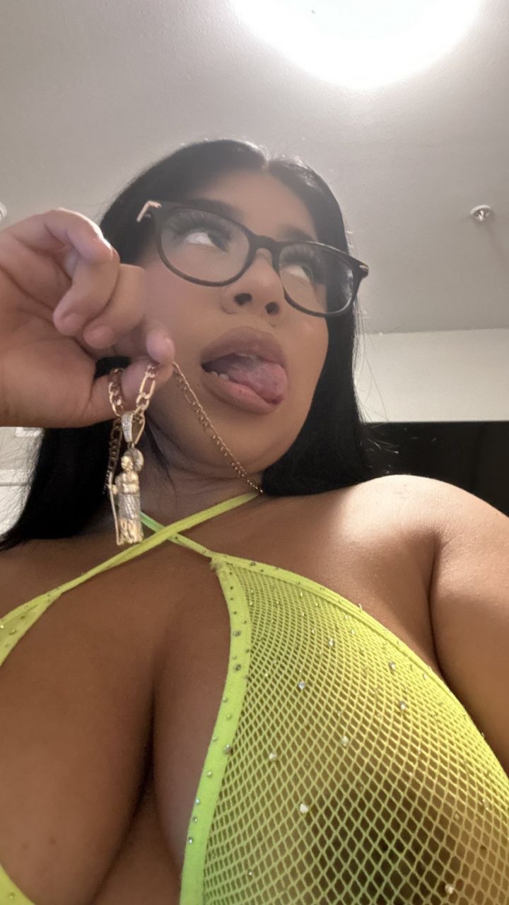 Text me daddy and let have fun, 🤩 I sell my content and nuru massages (559)702-4253