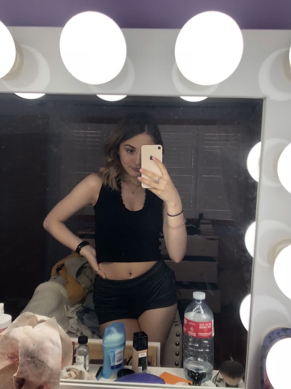 Hey lovebirds! I am Sophie, your massage and fun therapist 💋HMU on snapchat: Babysophiexo26