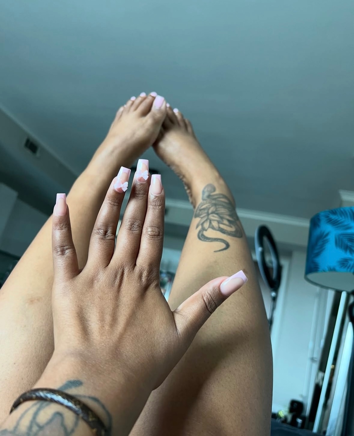 I’m available for hookup and massage Incall or outcall 🍑🍆