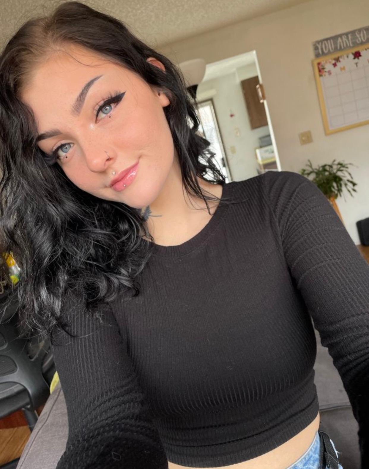 I’m Jeniffa🍑🍆  ,Sells Drugs❄️💊&weed Add me for hookups,couples fun,Bdsm