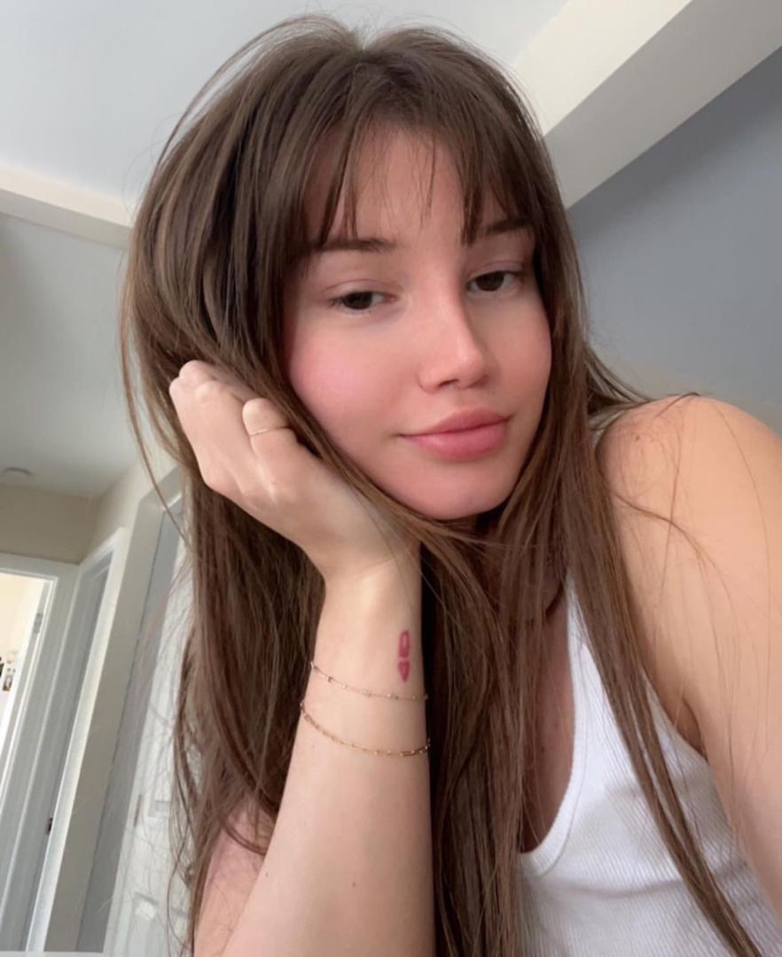 HEY 👋 I’M ELLA BRITNEY AND AM AVAILABLE FOR HOOKUPS 💋🍆❤️
