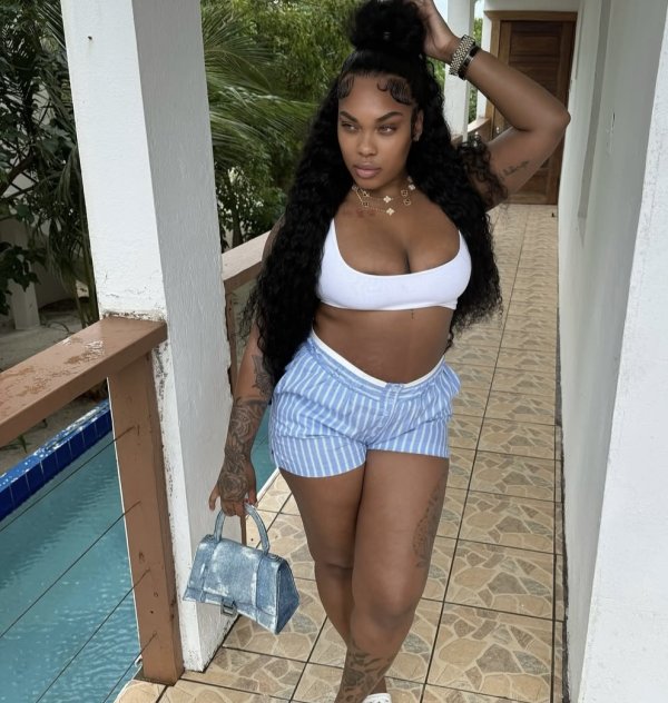 100% REAL THICK & EXCLUSIVE!
