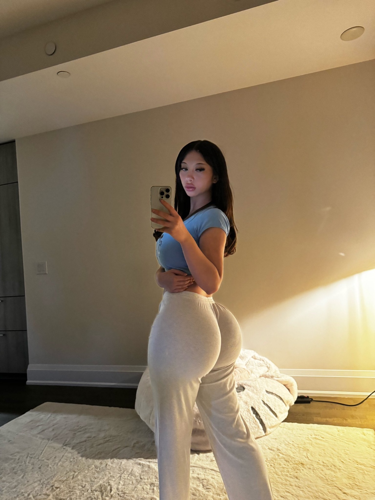 I AM A LICENSED MASSAGE THERAPIST TO MEN& FEMALE WHO WANT A PROFESSIONAL MASSAGE IN A RELAXED SETTI